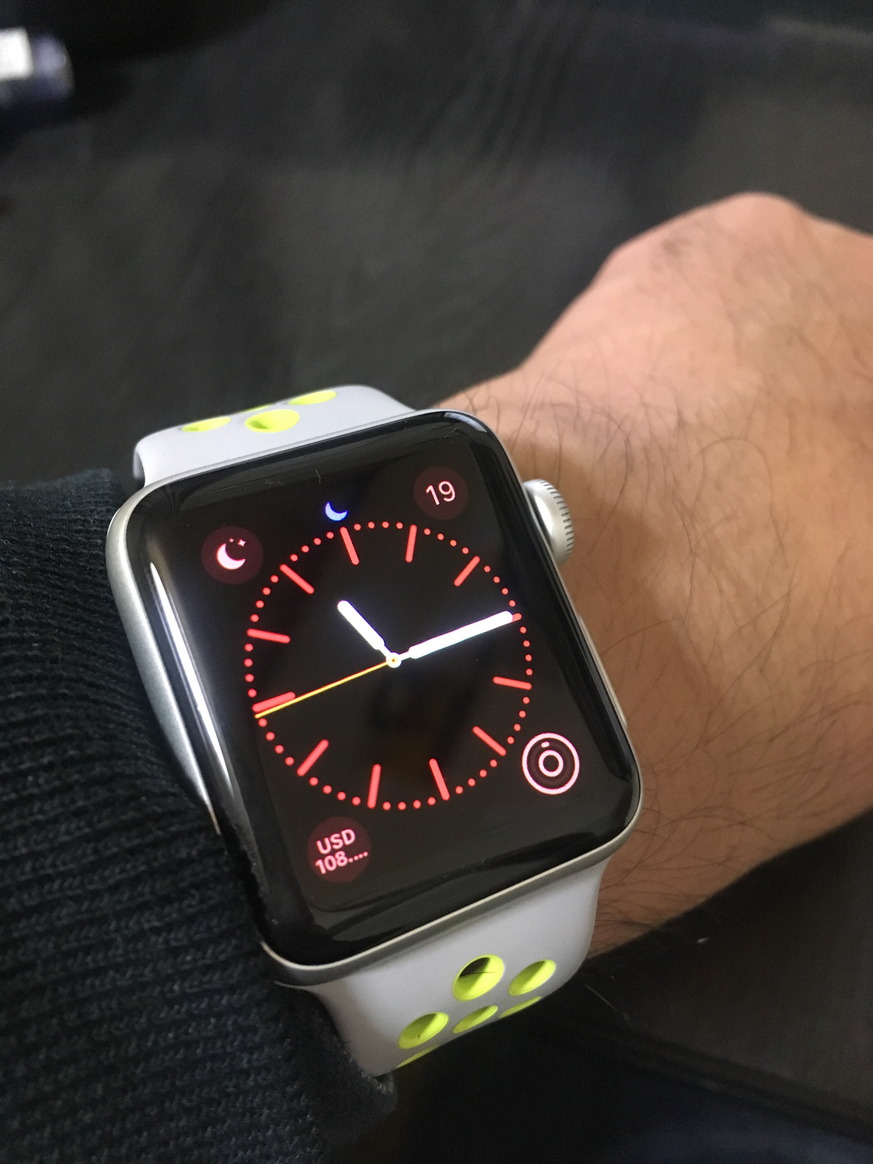 Apple Watchの利点の一つ。文字盤デザインを簡単に変えられるので何台 